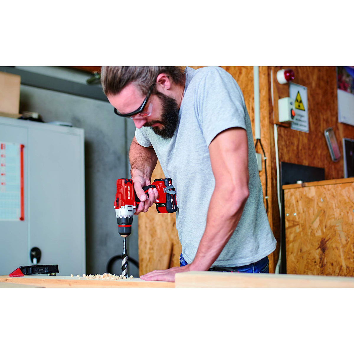 18-Volt 3/8-Inch Cordless Drill Kit with Battery and Charger Y5357